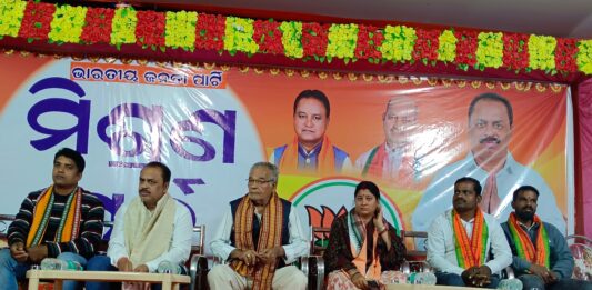 ଗୋବରାରେ ବିଜେପିର ମହାମିଶ୍ରଣ ପର୍ବ: ବିଜେଡି ଛାଡି କାଉନସିଲର, ସରପଞ୍ଚ, ପୁର୍ବତନ ସରପଞ୍ଚ, ସମିତି ସଭ୍ୟ, ୱାର୍ଡ ମେମ୍ବର ସମେତ ୫୦୦ରୁ ଉର୍ଦ୍ଧ୍ବ କର୍ମୀ ବିଜେପିରେ ସାମିଲ । News Reveal 2